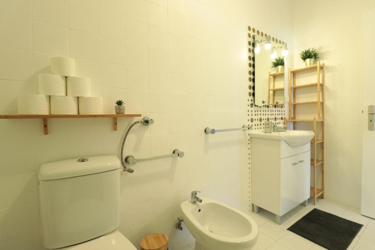Lovelystay - Cozy 1Br Flat In Alvor With Ac And Balcony Eksteriør billede